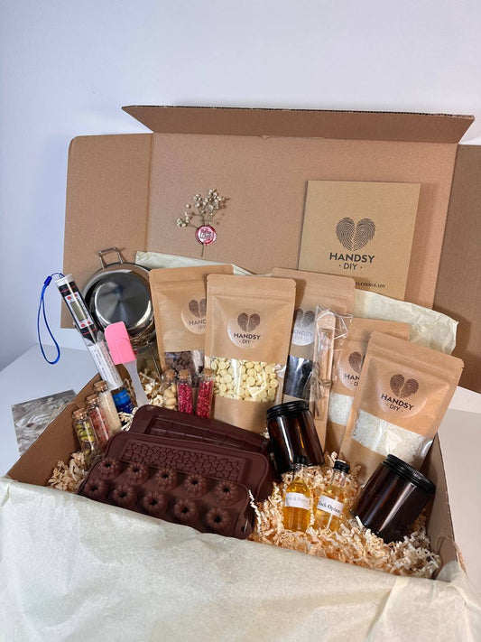 Zestaw 2w1  Glow Together DIY – 2 świece sojowe 150 ml + belgijska czekolada | Elegancki prezent dla par lub na self-care 🕯️&🍫